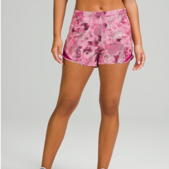 ❌ SOLD ❌ Lululemon SEAWHEEZE HOTTY HOT HIGH-RISE LINED SHORT 4" *REFLECTIVE - Picture 1 of 4